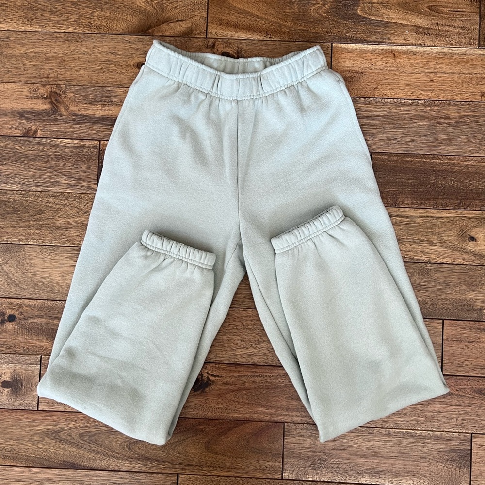 Aritzia Cozy Fleece Boyfriend Sweatpants - size 2XS